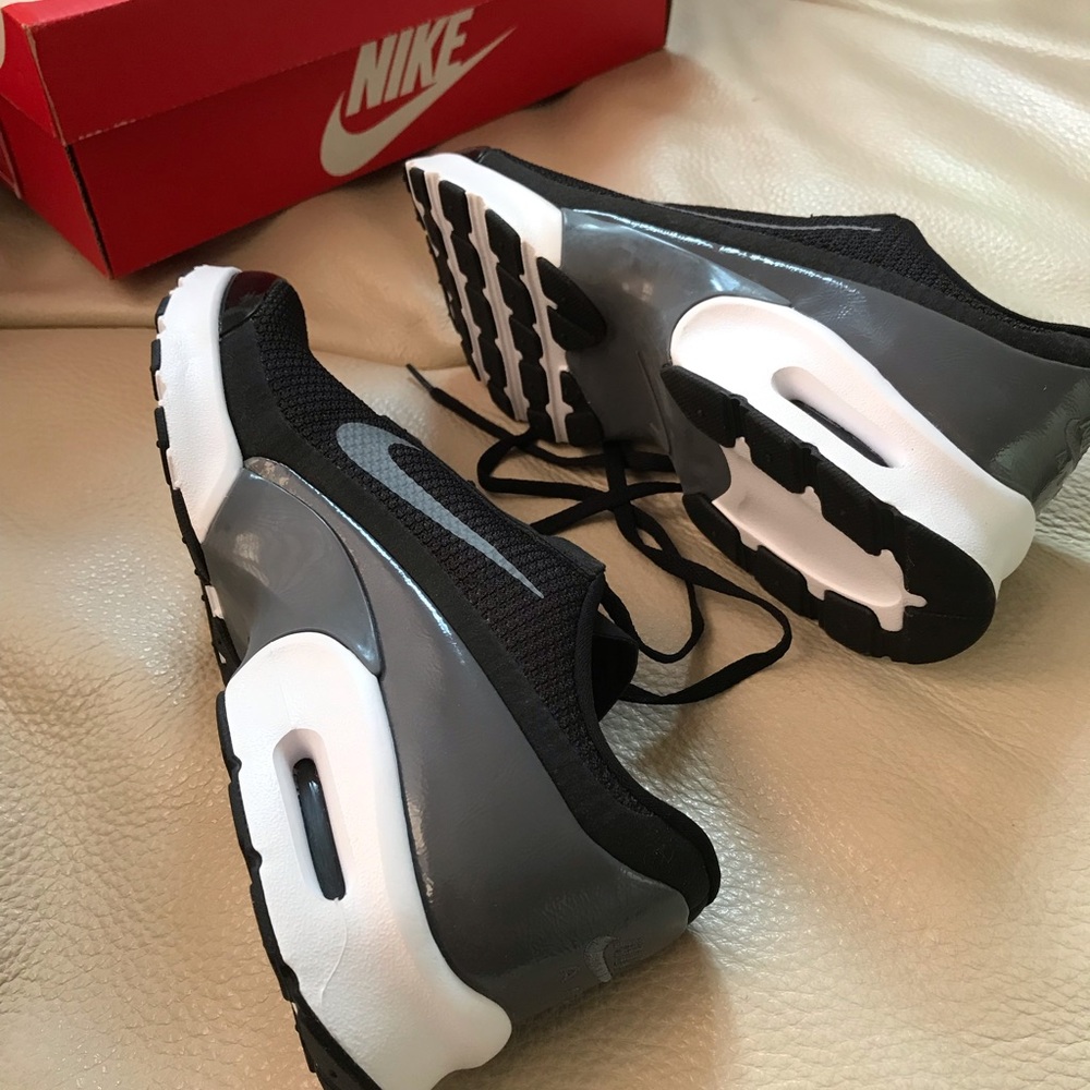 Nike Air Max Jewell sneakers - Picture 3 of 5